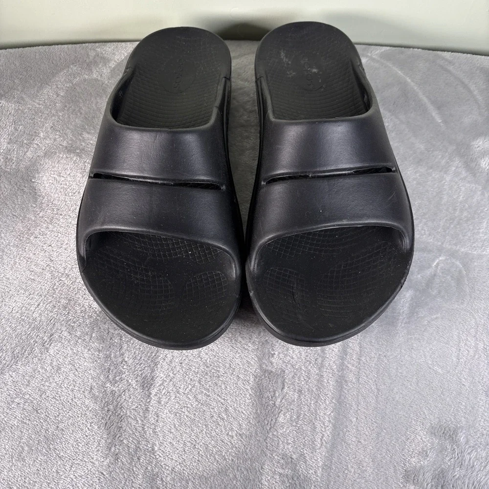 OOFOS preowned shoes